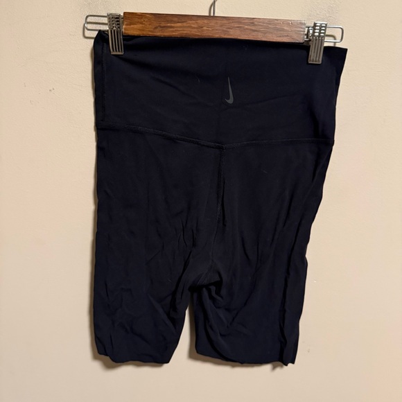 Nike Yoga Luxe Women's High-Waisted Shorts Biker Spandex Black- Size Medium - Picture 4 of 10